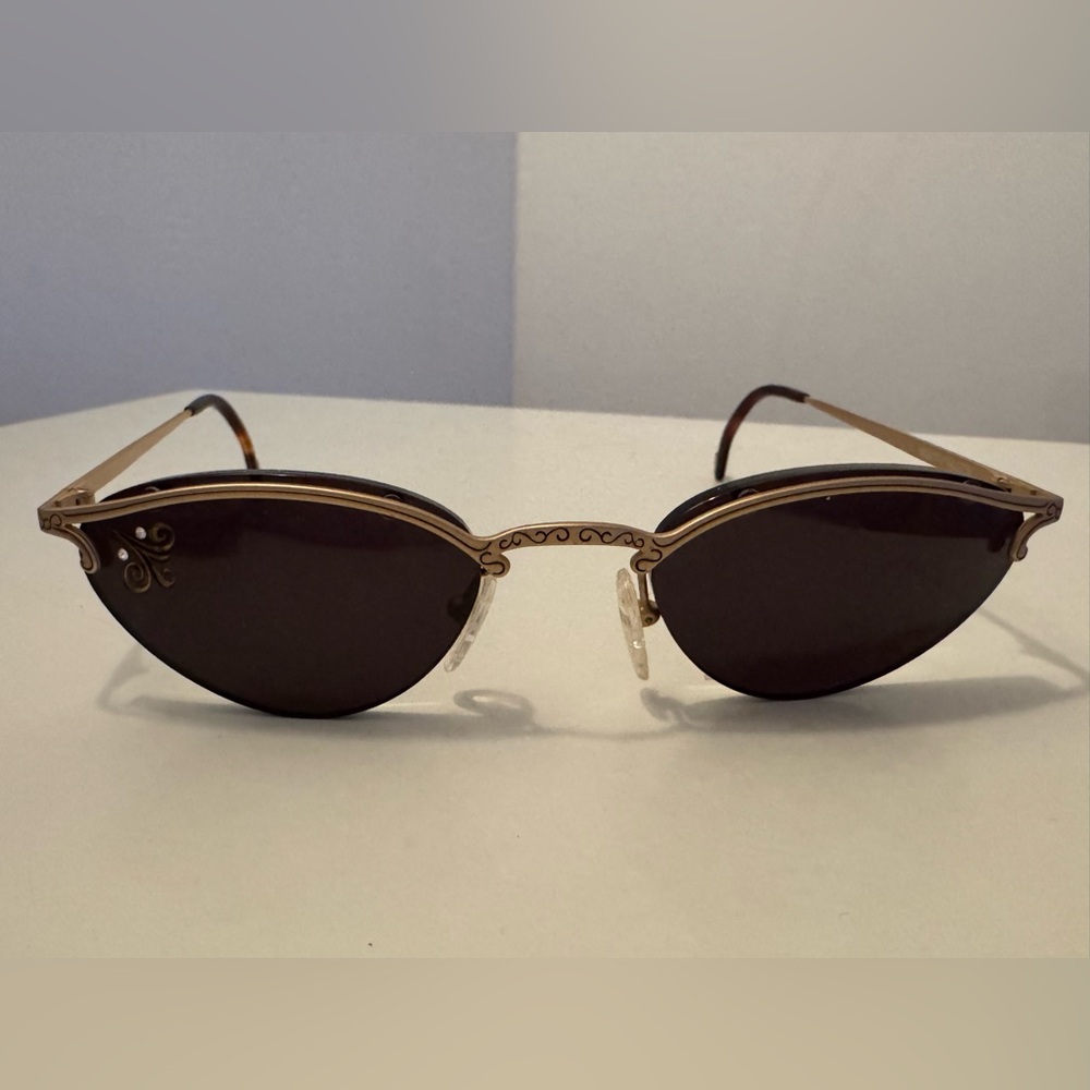 Vintage Jean Paul Gaultier Sunglasses model 56-3175. Exclusively by Tura🕶️